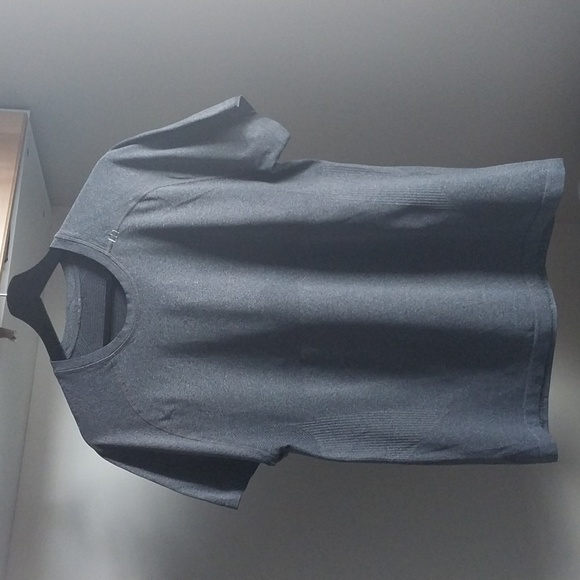 Lululemon Men's Shortsleeve Shirt Metal dark gray logo - Picture 2 of 12